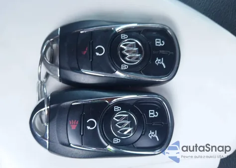 2019 Buick Regal Tourx Awd Essence z USA, uszkodzony, nr VIN W04GV8SX1K1009631